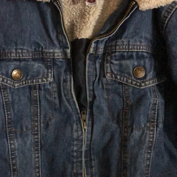 Coat - Picture 5 of 8